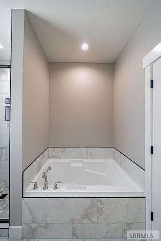 1618 Tide Pool Drive, Idaho Falls, ID 83404