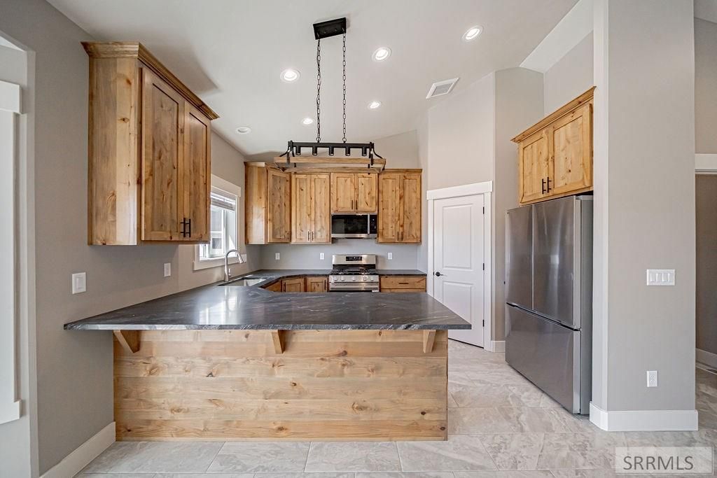 Image 12 of property listing at 1618 Tide Pool Drive, Idaho Falls, ID 83404