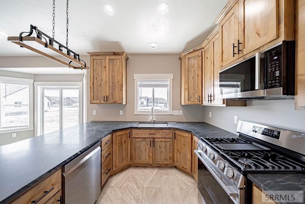 Image 14 of property listing at 1618 Tide Pool Drive, Idaho Falls, ID 83404