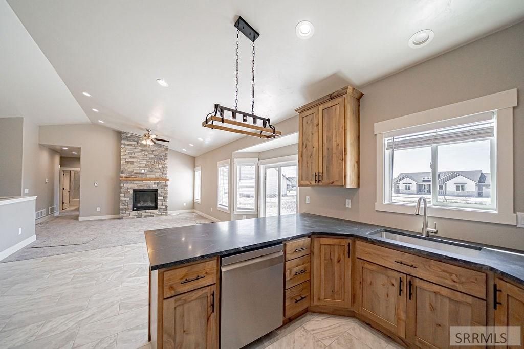 Image 15 of property listing at 1618 Tide Pool Drive, Idaho Falls, ID 83404