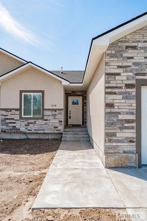 Image 3 of property listing at 1618 Tide Pool Drive, Idaho Falls, ID 83404