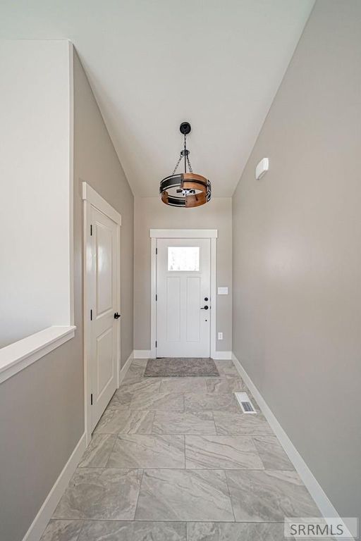 Image 4 of property listing at 1618 Tide Pool Drive, Idaho Falls, ID 83404