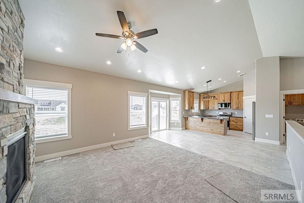 Image 6 of property listing at 1618 Tide Pool Drive, Idaho Falls, ID 83404