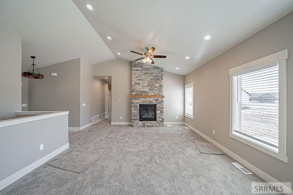 Image 7 of property listing at 1618 Tide Pool Drive, Idaho Falls, ID 83404