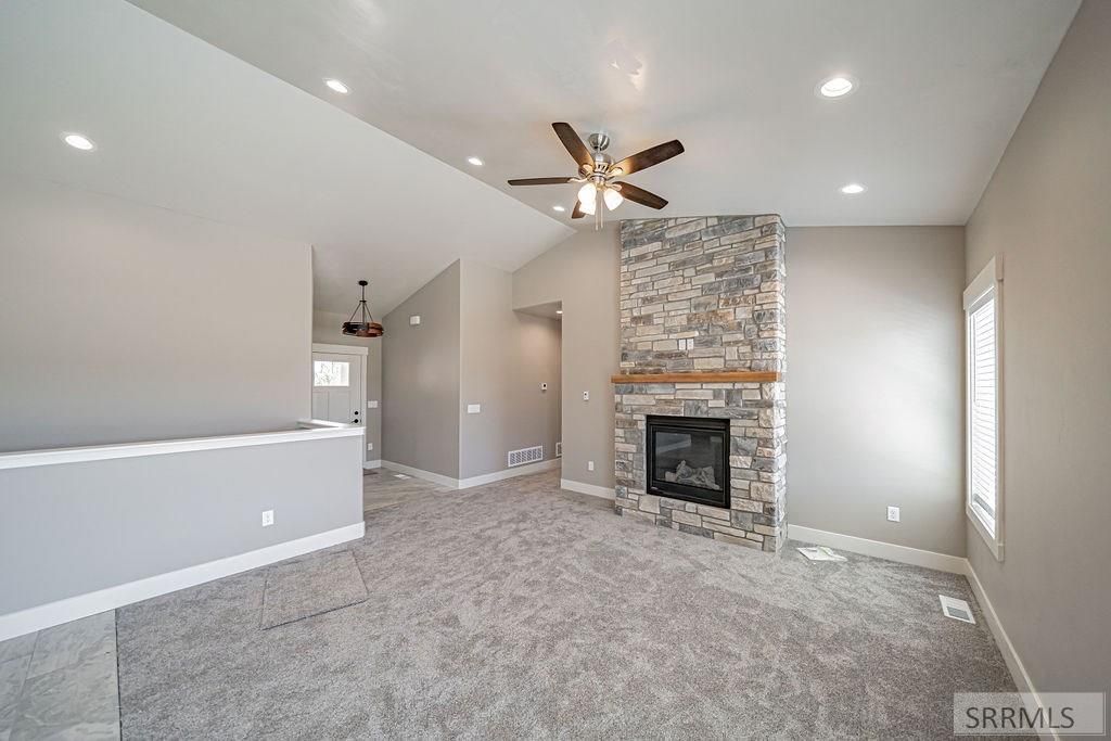 Image 8 of property listing at 1618 Tide Pool Drive, Idaho Falls, ID 83404
