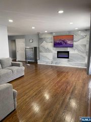 16-37 Parmelee Avenue, Fair Lawn, NJ 07410