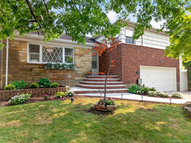 1822 Kent Street, Westbury, NY 11590