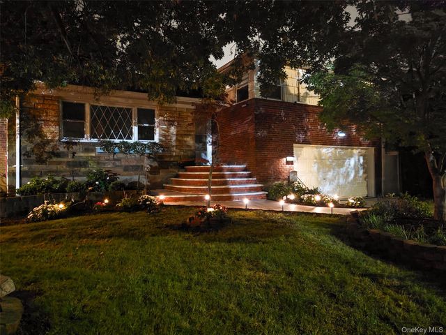 1822 Kent Street, Westbury, NY 11590