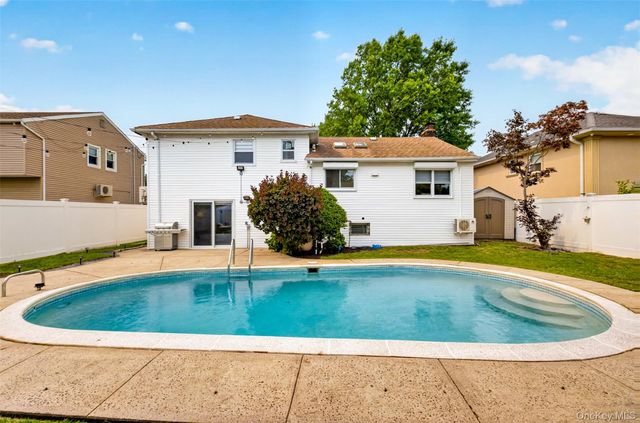 1822 Kent Street, Westbury, NY 11590
