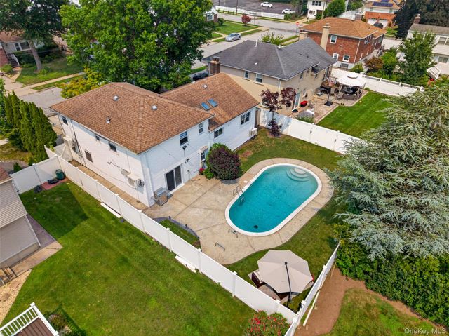 1822 Kent Street, Westbury, NY 11590