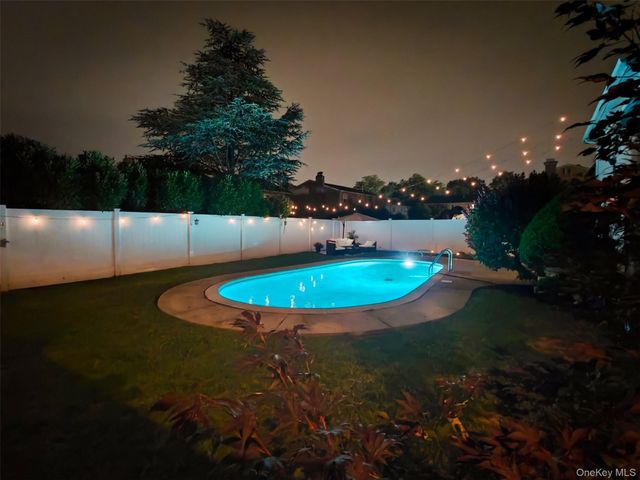1822 Kent Street, Westbury, NY 11590