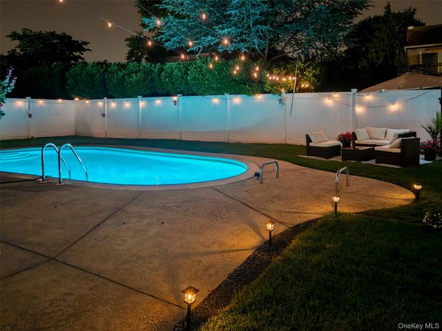 1822 Kent Street, Westbury, NY 11590