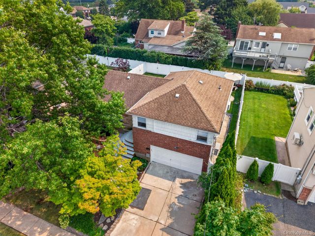 1822 Kent Street, Westbury, NY 11590