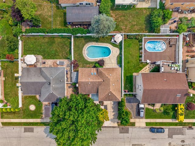 1822 Kent Street, Westbury, NY 11590