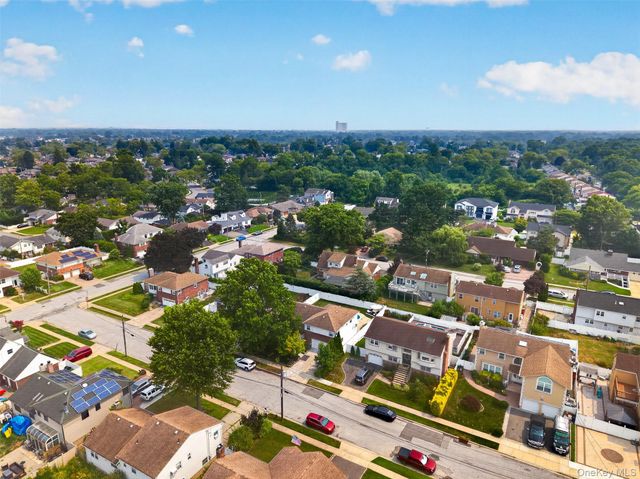 1822 Kent Street, Westbury, NY 11590