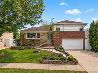 1822 Kent Street, Westbury, NY 11590