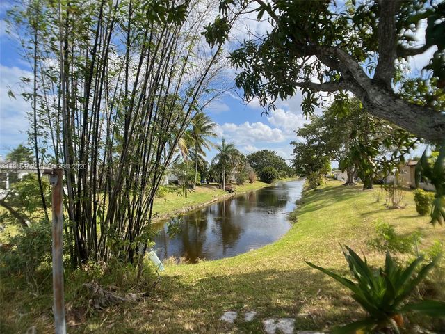 6990 NW 17th St, Margate, FL 33063