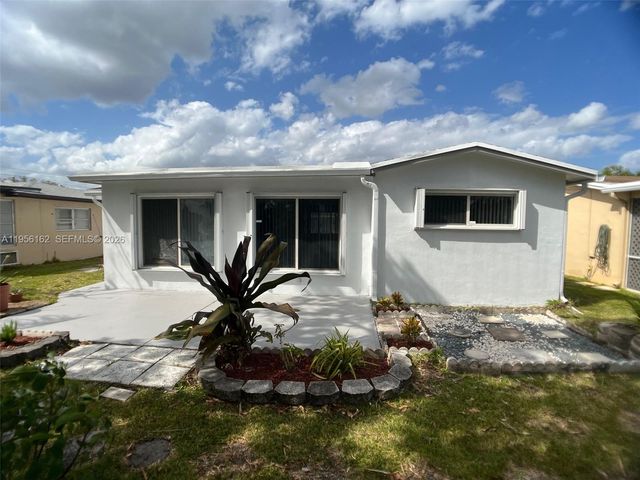 6990 NW 17th St, Margate, FL 33063