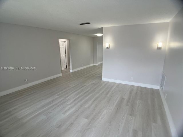 6990 NW 17th St, Margate, FL 33063