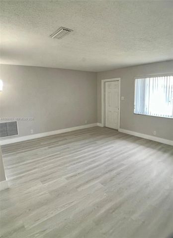 6990 NW 17th St, Margate, FL 33063