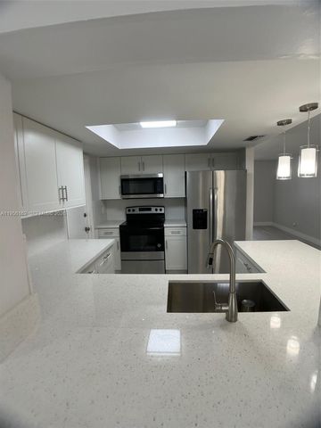 6990 NW 17th St, Margate, FL 33063