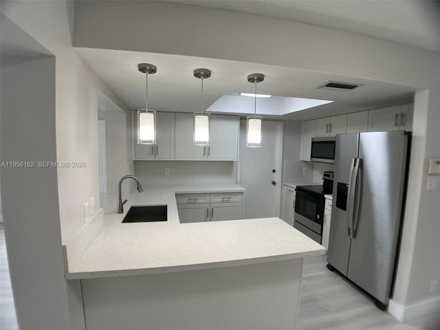 6990 NW 17th St, Margate, FL 33063