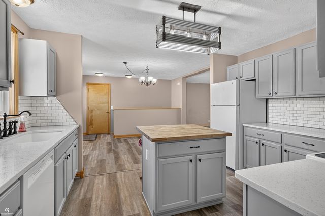 5077 N Belsay Road, Flint, MI 48506