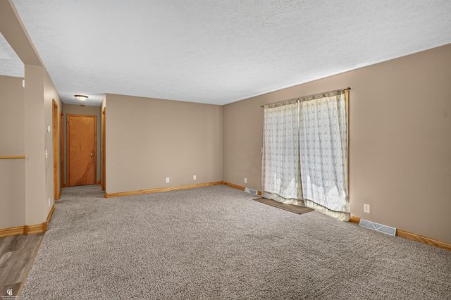 5077 N Belsay Road, Flint, MI 48506