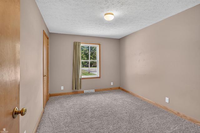 5077 N Belsay Road, Flint, MI 48506