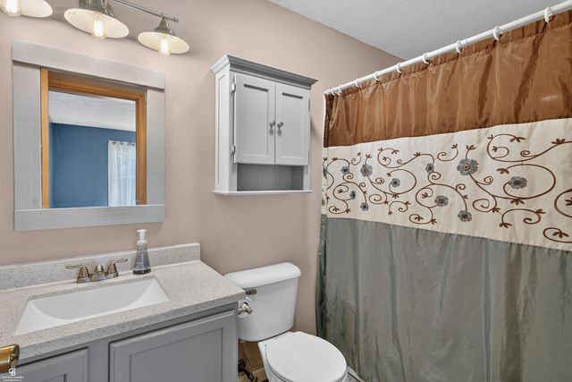 5077 N Belsay Road, Flint, MI 48506