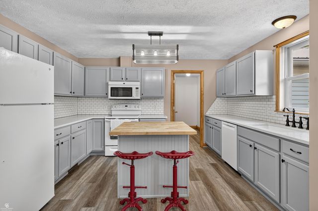5077 N Belsay Road, Flint, MI 48506
