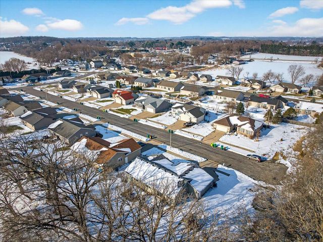 1351 Cumberland Drive, Edgerton, WI 53534