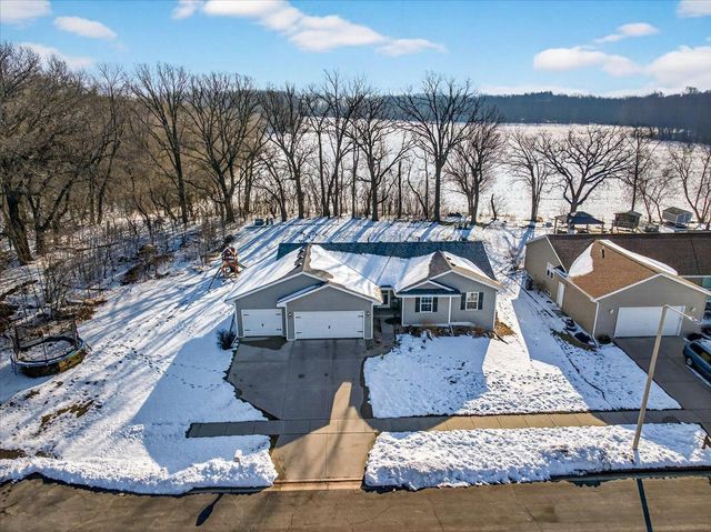 1351 Cumberland Drive, Edgerton, WI 53534