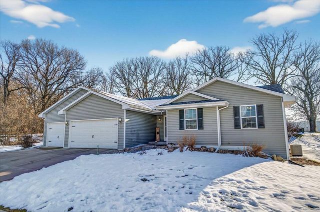 1351 Cumberland Drive, Edgerton, WI 53534