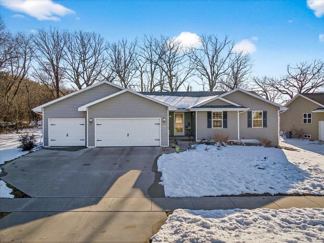 1351 Cumberland Drive, Edgerton, WI 53534