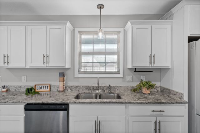 3048 Core Dr, Clarksville, TN 37040