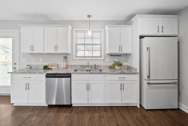 3048 Core Dr, Clarksville, TN 37040