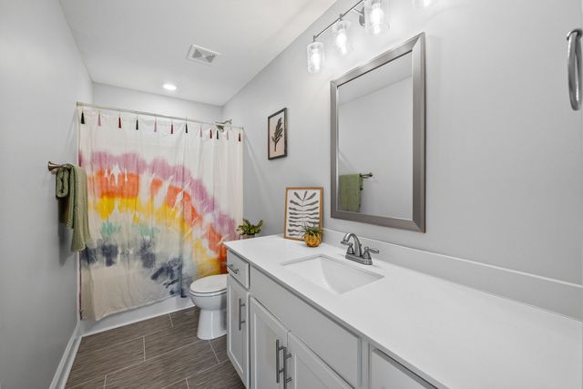 3048 Core Dr, Clarksville, TN 37040