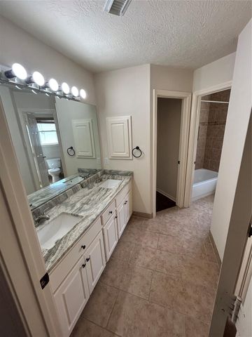 8230 Falling Water Court Court, Sugar Land, TX 77478