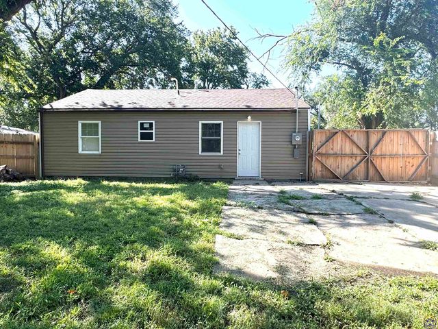227 SE 33rd TER, Topeka, KS 66605