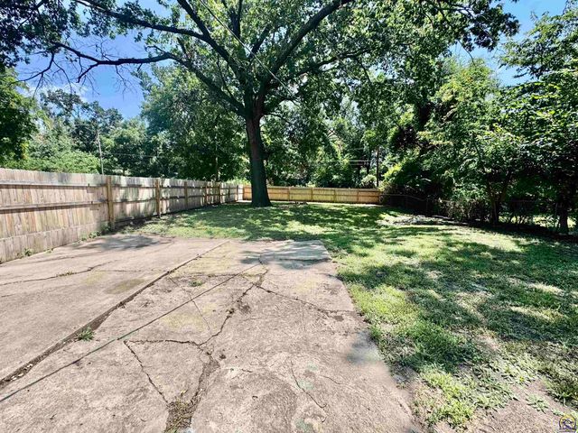 227 SE 33rd TER, Topeka, KS 66605