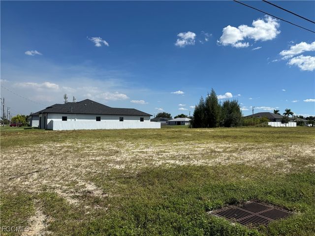 2805 SW 7th PL, Cape Coral, FL 33914