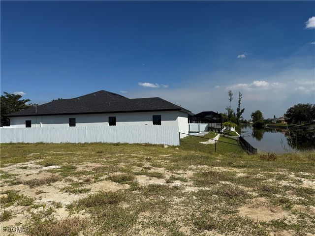 2805 SW 7th PL, Cape Coral, FL 33914