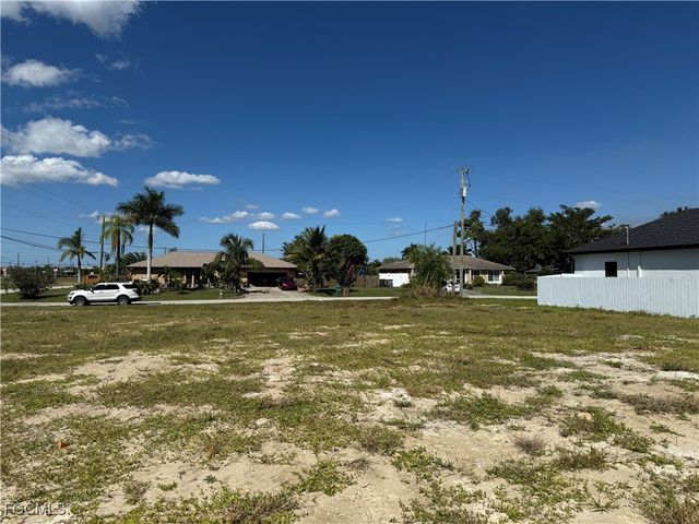 2805 SW 7th PL, Cape Coral, FL 33914