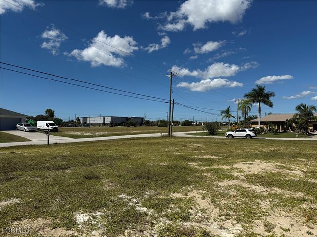 2805 SW 7th PL, Cape Coral, FL 33914