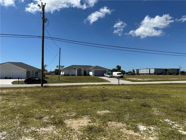 2805 SW 7th PL, Cape Coral, FL 33914