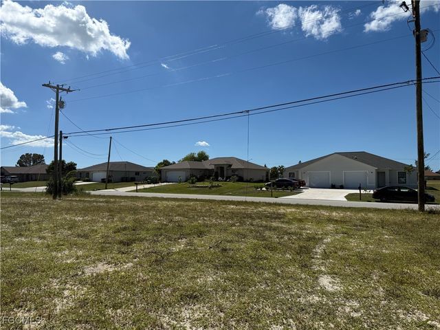 2805 SW 7th PL, Cape Coral, FL 33914