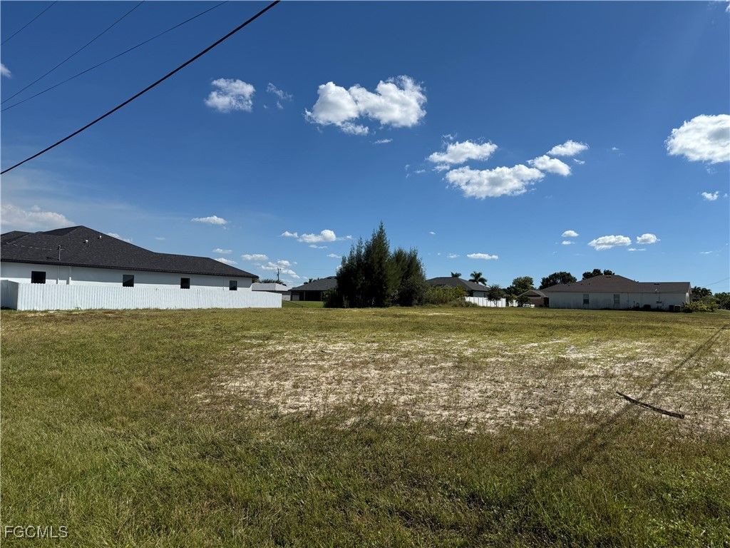 2805 SW 7th PL, Cape Coral, FL 33914