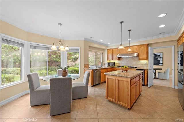 2811 N Roxbury, Orange, CA 92867