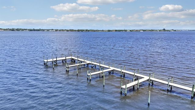 3045 NW Radcliffe Way, Palm City, FL 34990